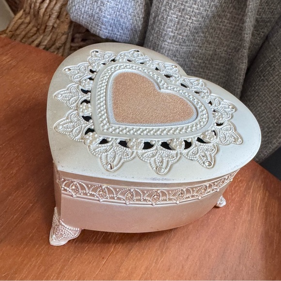 Things Remembered Swarovski Crystals Gold Footed Jewelry Trinket Dish Heart Box - Picture 1 of 16